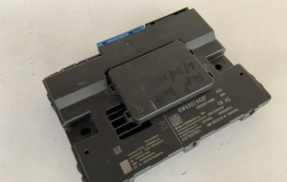 Audi Q5 SQ5 Gateway control module 8W6907468F 8W6907468E