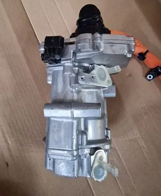 Renault Alaskan Air conditioning (A/C) compressor (pump) 0424001402