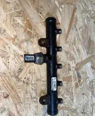Volvo V50 Fuel main line pipe 9681649580 1069072