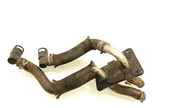 Engine coolant pipe/hose
