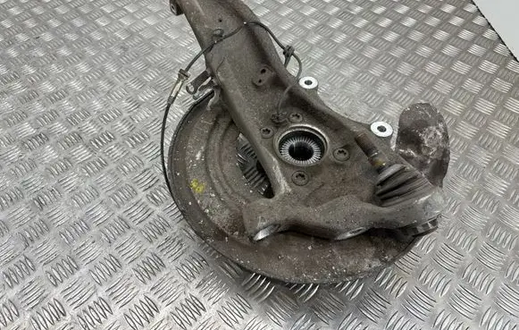 BMW 5 G30 G31 G38 Front wheel hub 