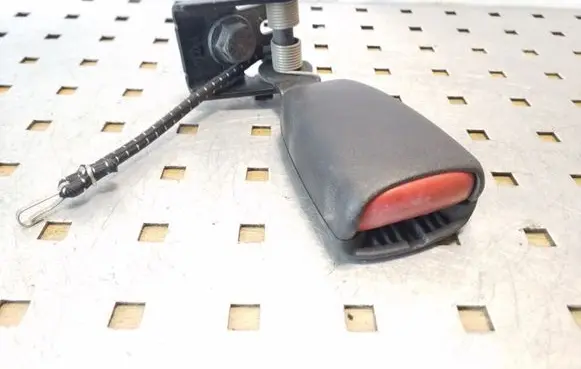 Volvo XC70 Rear seatbelt buckle