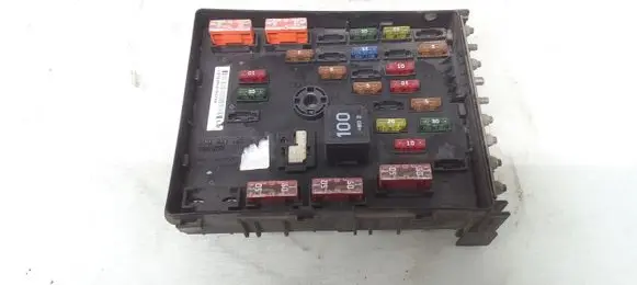 Volkswagen PASSAT B6 Fuse module 3C0937125