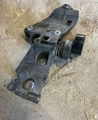 Nissan Qashqai Generator/alternator bracket 8200669494