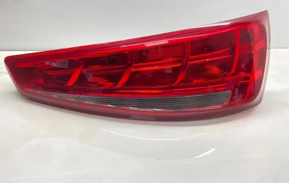 Audi Q3 8U Tailgate rear/tail lights 8U0945094 21300201 AU316T2BU