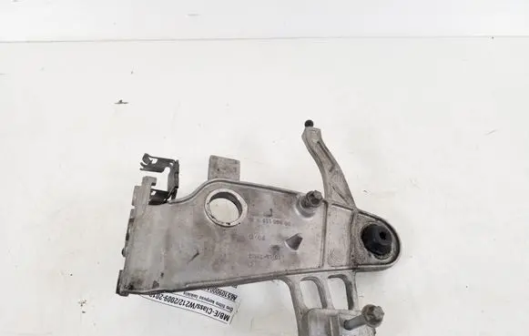 Mercedes-Benz E W212 Air filter cleaner box bracket assembly A6510900041