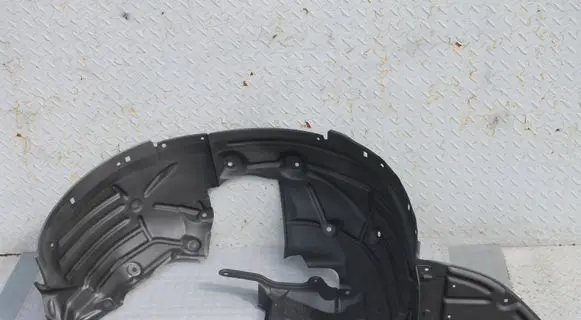 Front wheel arch liner splash guards