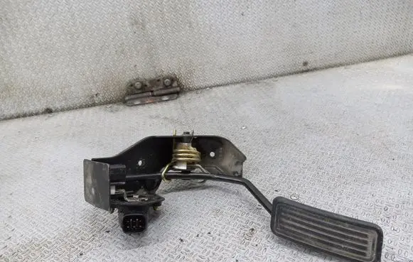 Toyota Corolla E120 E130 Accelerator throttle pedal 7811135030