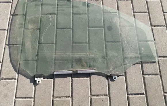 Toyota Urban Cruiser (XP110) Front door window glass four-door
