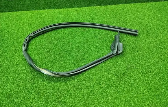 Renault Trafic III (X82) Rubber seal front coupe door window M883G