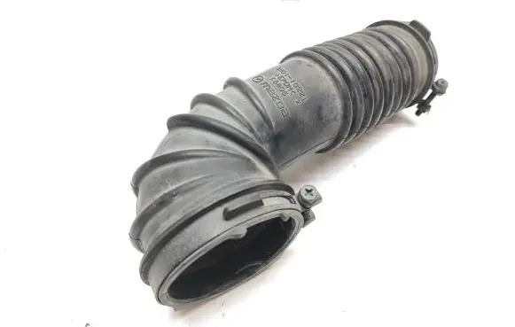 Mazda 6 Air intake hose/pipe SH0113221 K6805