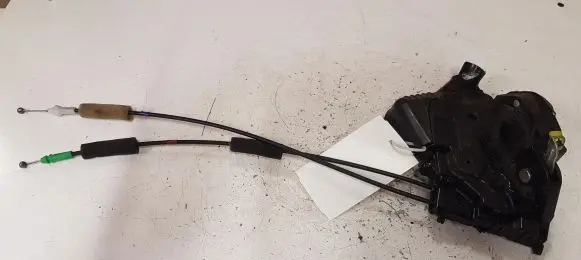 Toyota Prius (XW30) Front door lock