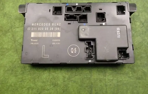 Mercedes-Benz E W211 Door control unit/module 2118200526