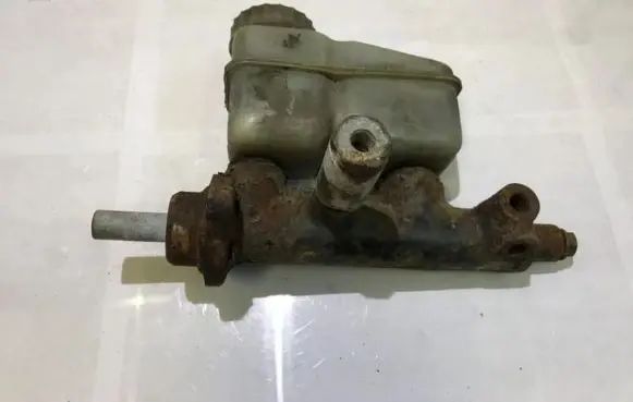 Chrysler Neon I Master brake cylinder