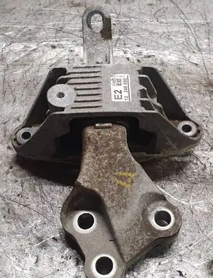 Engine mount bracket