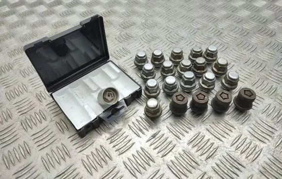 Lexus RX 450H Nuts/bolts 