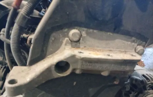 Volkswagen Polo IV 9N3 Engine mounting bracket 036199275AB