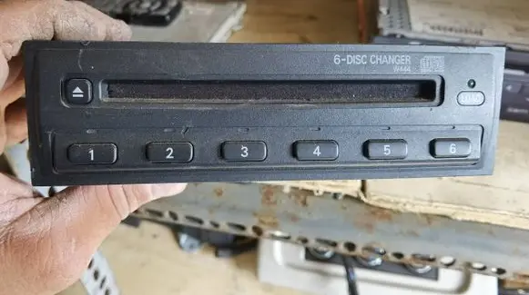 Mitsubishi Grandis CD/DVD changer MZ312961 CD7070CE ME444032755020