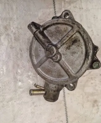 Nissan X-Trail T30 Vacuum pump A02602