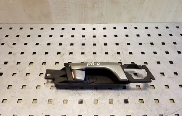 Chevrolet Captiva Front door interior handle