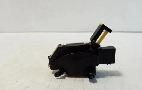 Nissan X-Trail T32 Clutch pedal sensor 8200666173A