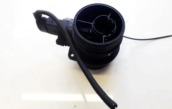 Volkswagen Touran I Mass air flow meter 0281002461 074906461B