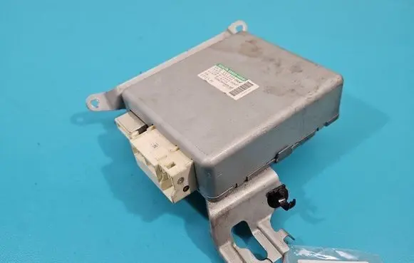 Toyota Avensis T270 Central body control module 8965005080 IMPRK1375404