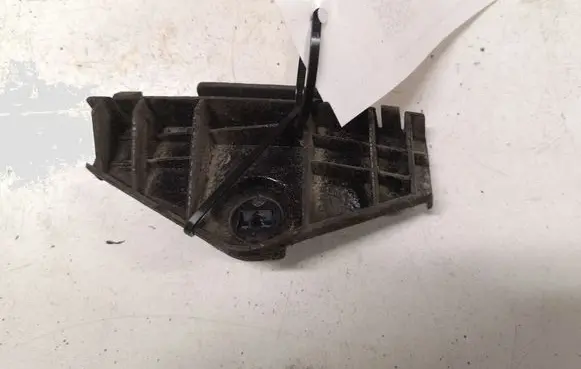 Toyota Avensis Verso Rear bumper mounting bracket 370N