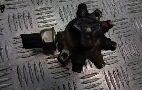 Ford Focus Fuel distributor 9D280DB