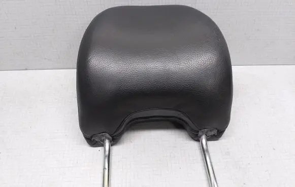 Volvo V70 Front seat headrest 