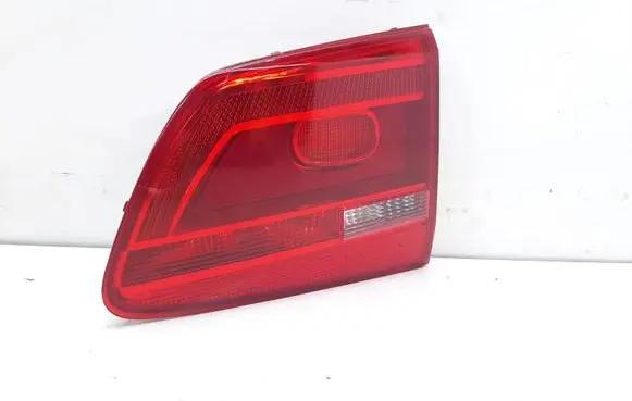Volkswagen Touran II Tailgate rear/tail lights