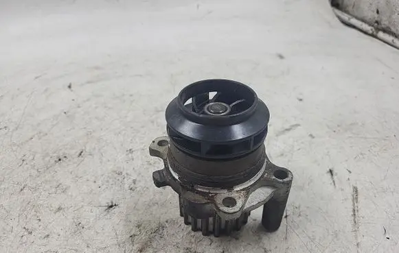 Audi A4 S4 B5 8D Water pump 