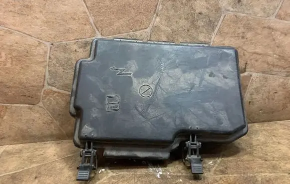 Mercedes-Benz GL X166 Fuse box cover A1665400182