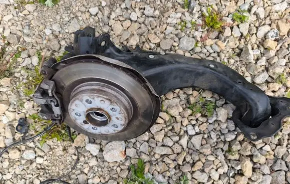 BMW X1 F48 F49 Rear wheel hub spindle/knuckle 6851580