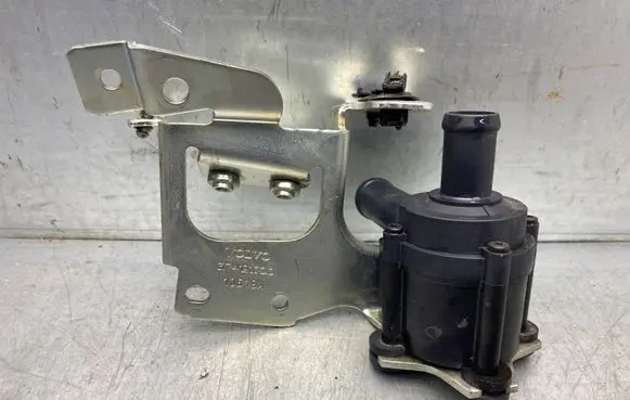 Volvo XC90 Water pump 31657307 374121000