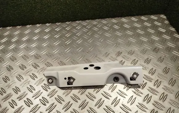 Renault Trafic III (X82) Fender mounting bracket 93857350