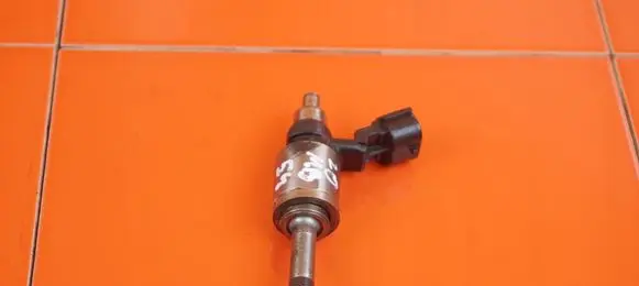 Nissan Juke I F15 Fuel injector 8201438013 20MB54