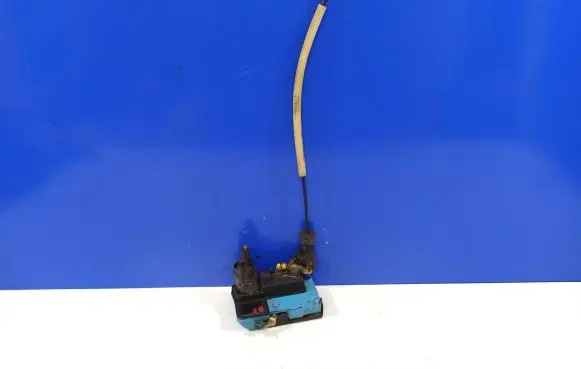 Volvo V70 Front door lock 30699748