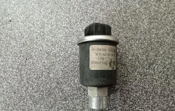 Air conditioning (A/C) pressure sensor