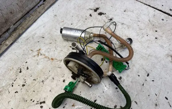 Audi A6 S6 C5 4B In-tank fuel pump