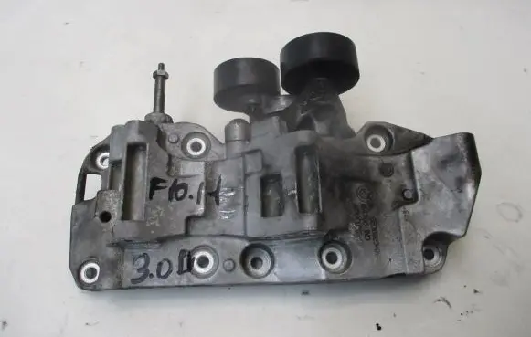 BMW 5 F10 F11 Generator/alternator bracket 