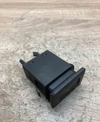 Volkswagen Golf IV Windscreen/window heater switch 1J0959621C