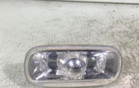Audi A4 S4 B7 8E 8H Front fender indicator light 8e0949127