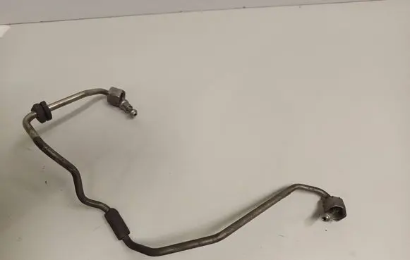 BMW 3 E90 E91 Fuel injector supply line/pipe 