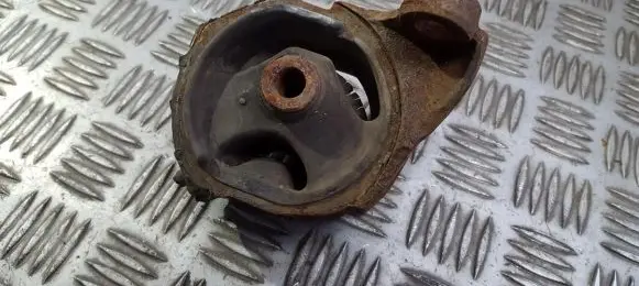 Honda Prelude Engine mount bracket