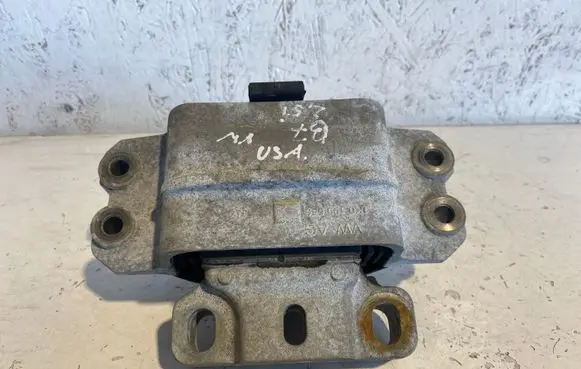 Volkswagen PASSAT B7 Engine mount bracket 1K0199555