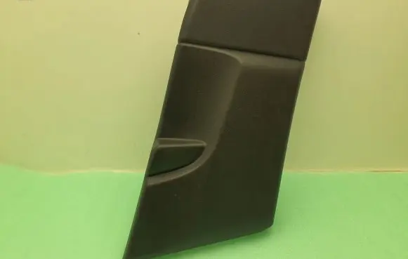 Maserati Levante (B) pillar trim (bottom) 670040375