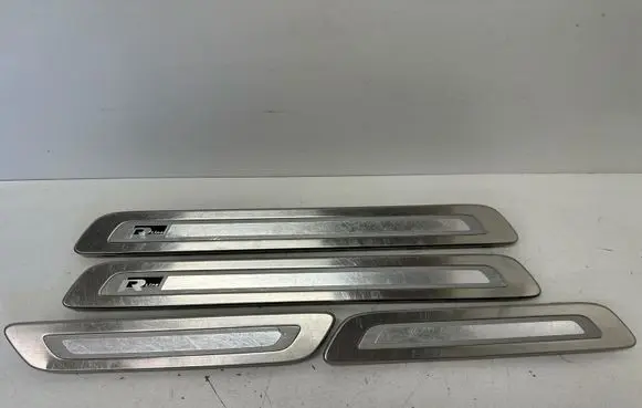 Volkswagen Touareg II sill trim set (inner) 7P6853467R 7P6853174J 7P6853468J