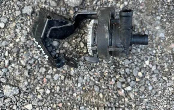 Renault Captur II Electric auxiliary coolant/water pump 039202450R 210111061R