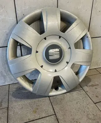 Seat Leon (1P) R15 wheel hub/cap/trim 1P0601147